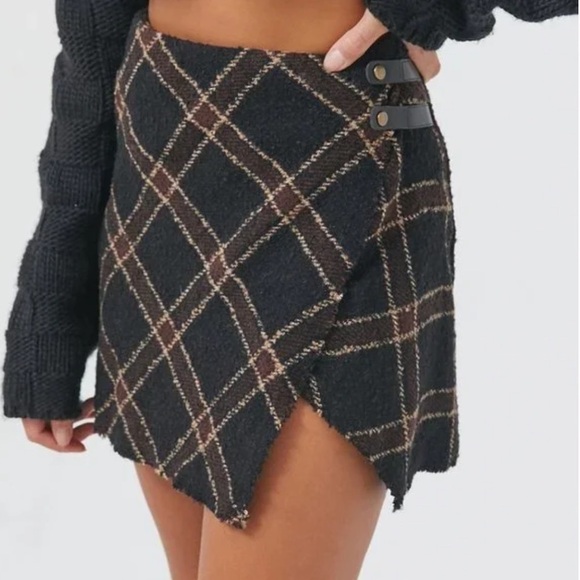Urban Outfitters Plaid Black Motif Wrap Skirt Huntley Wool Wrap SP - Picture 1 of 7